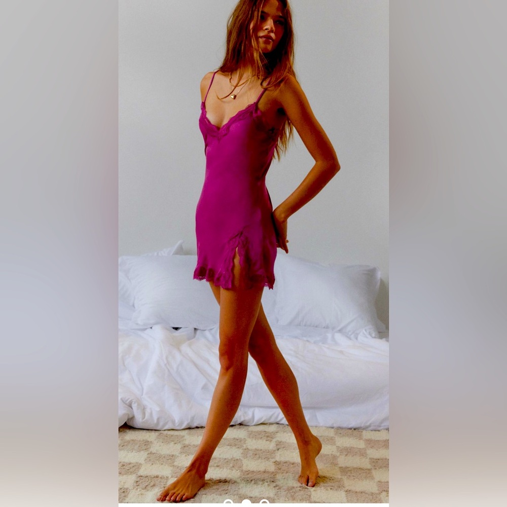 💕💕 Urban Outfitters Out From Under NWT Mauve Slip Dress Size Small - Picture 4 of 7